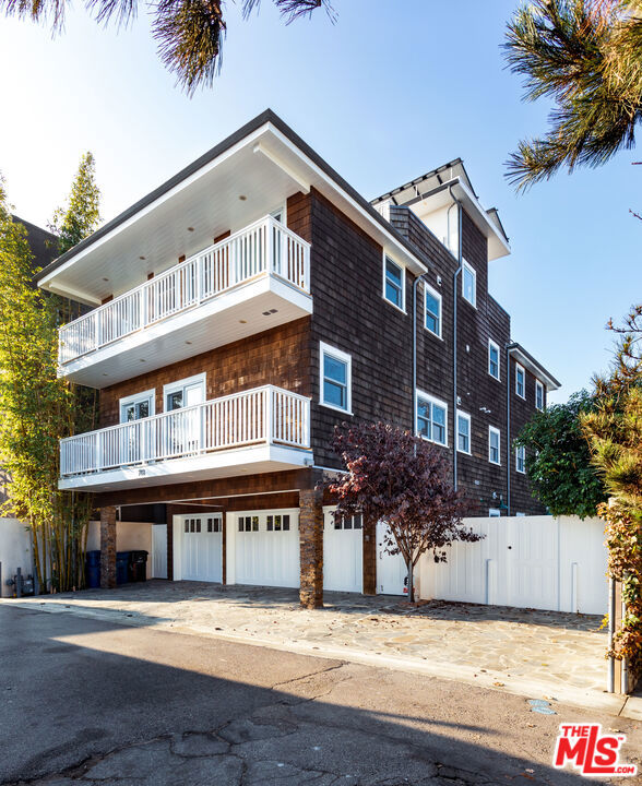 702 Pacific Ave.