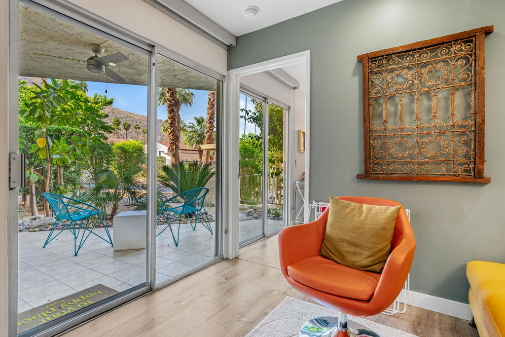 1552 S Camino Real 127