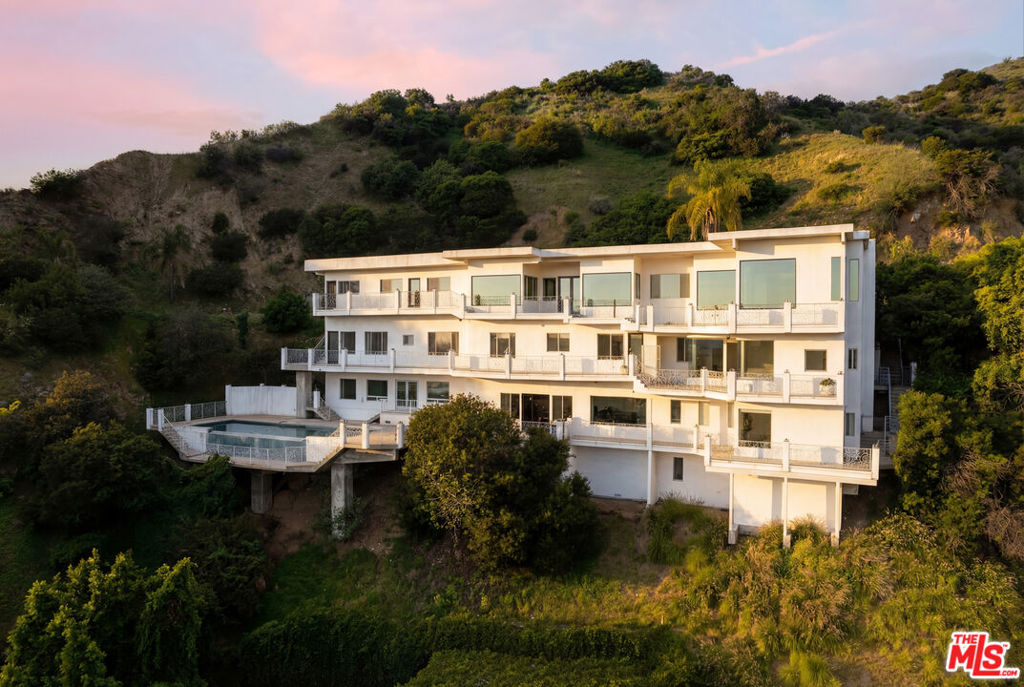 2000 Wattles Drive