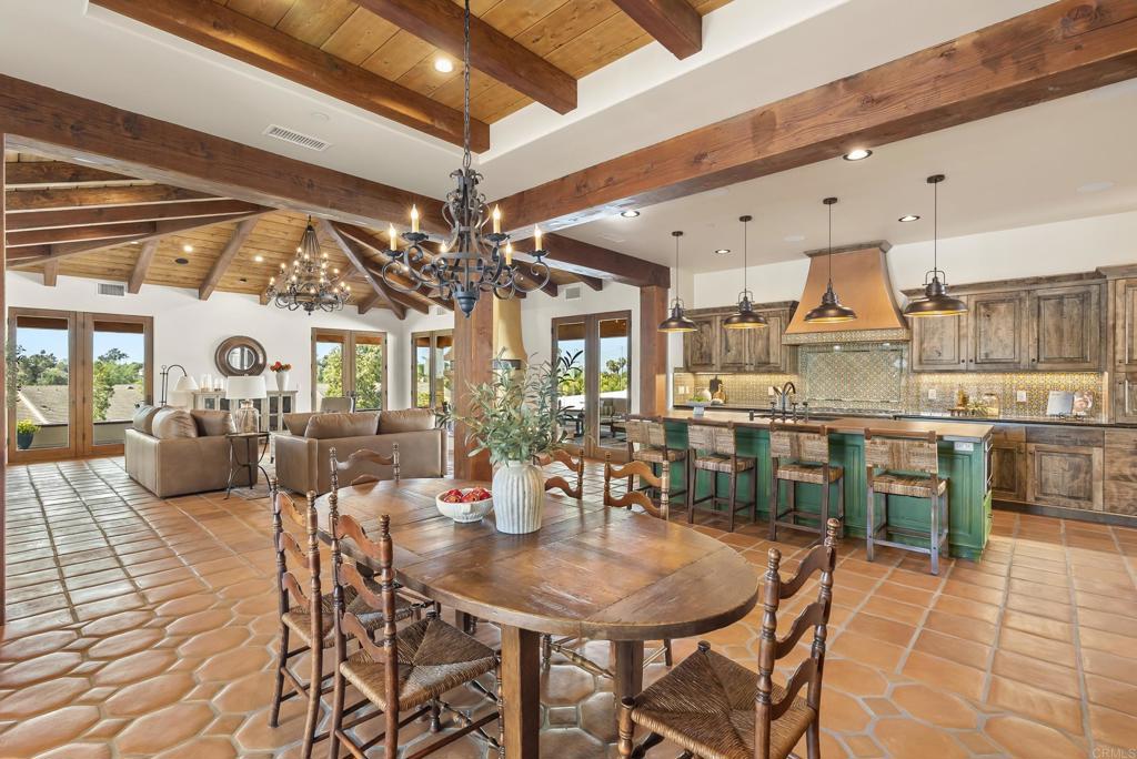 2525 Date Palm Court