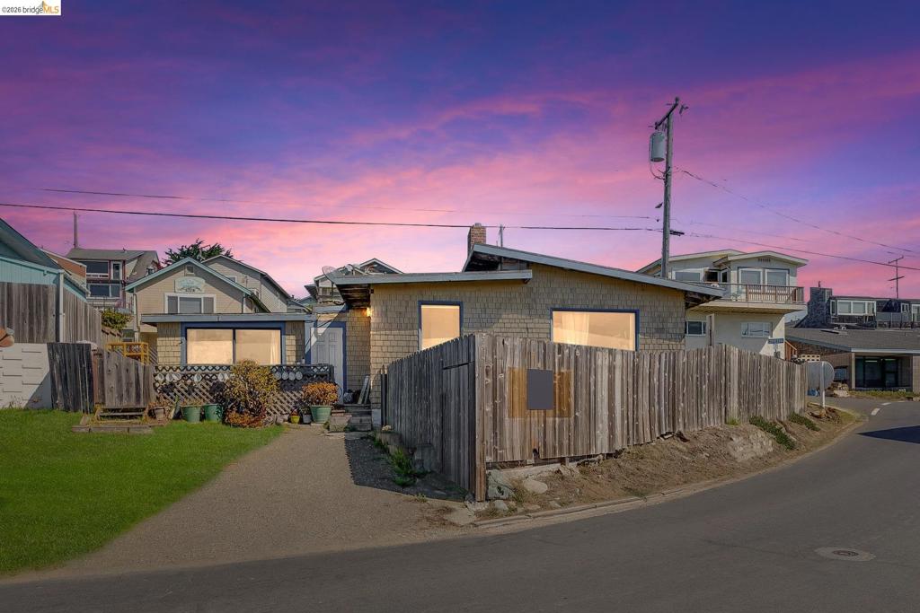 4 Beach Ave