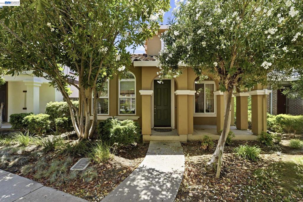43 W Casita Ln