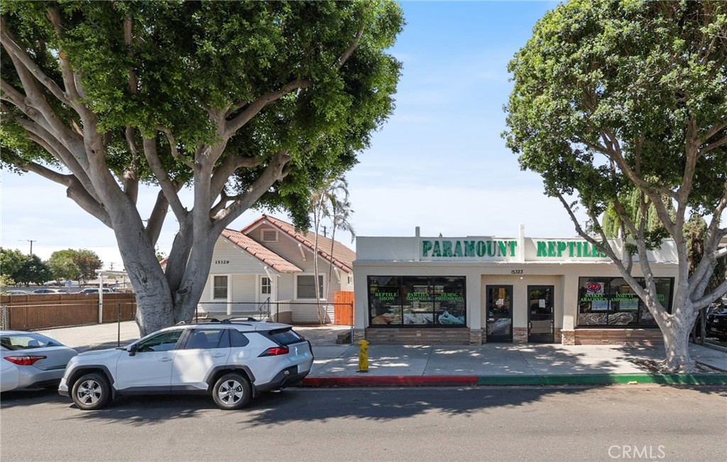 15323 Paramount
