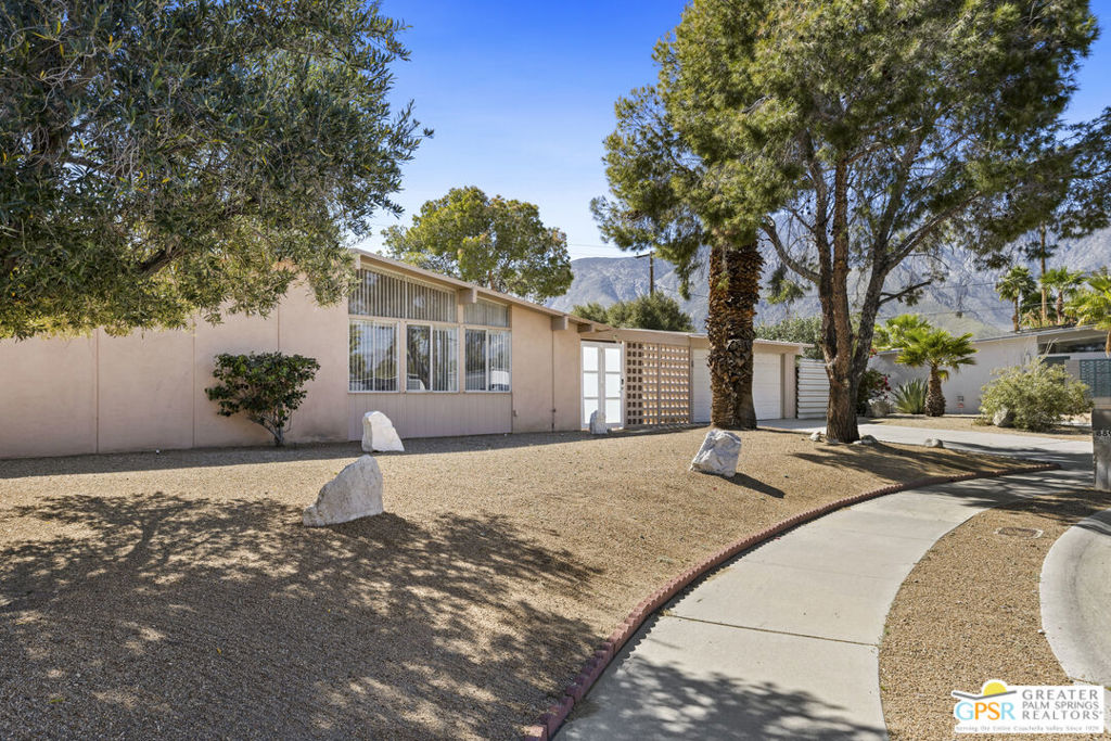 889 E Janet Circle