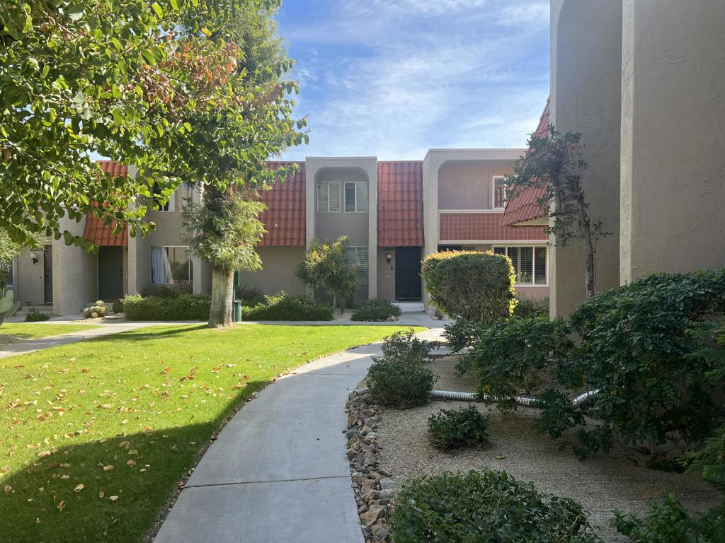 232 E Via Escuela C