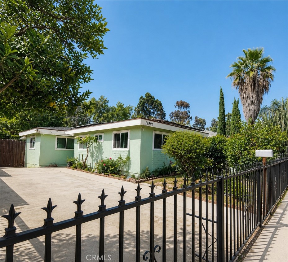 12905 Paxton