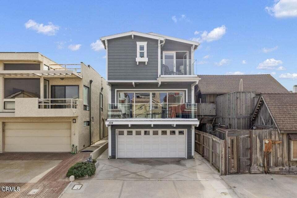 104 La Brea Street