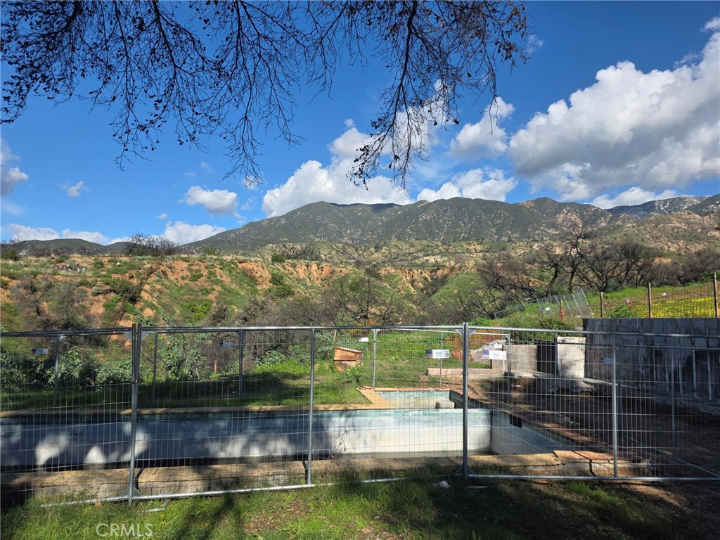 461 W Loma Alta
