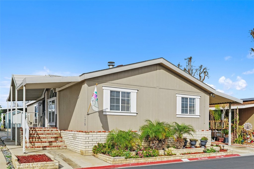 1456 E Philadelphia St Spc 176