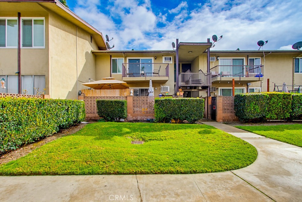 1860 W Glenoaks L