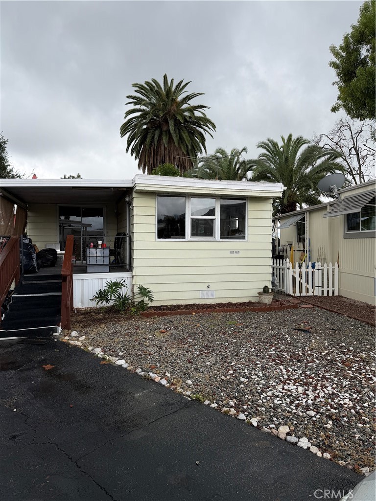 301 E Foothill 6