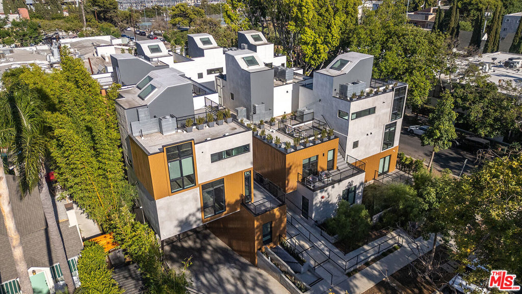 1016 N Martel Avenue