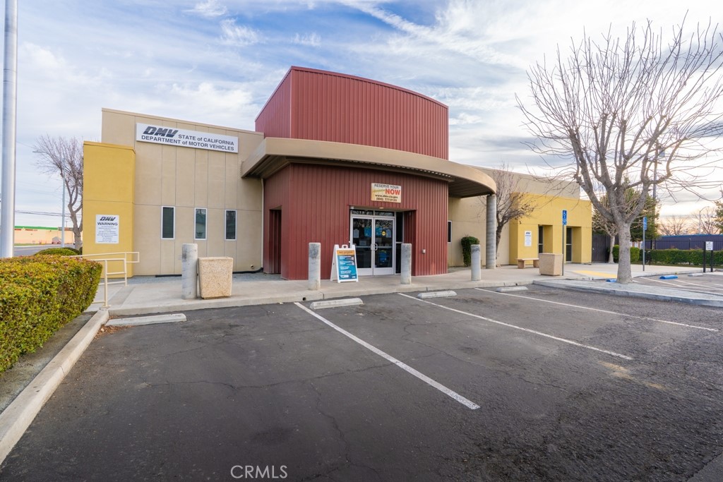 406 E Elm
