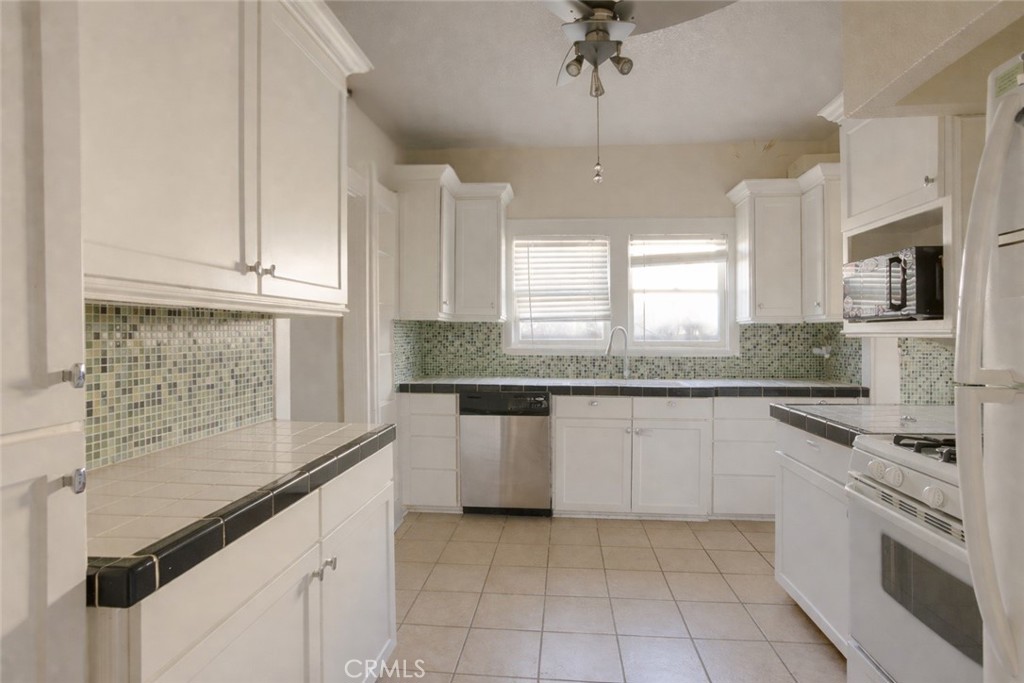 925 S Grand Avenue