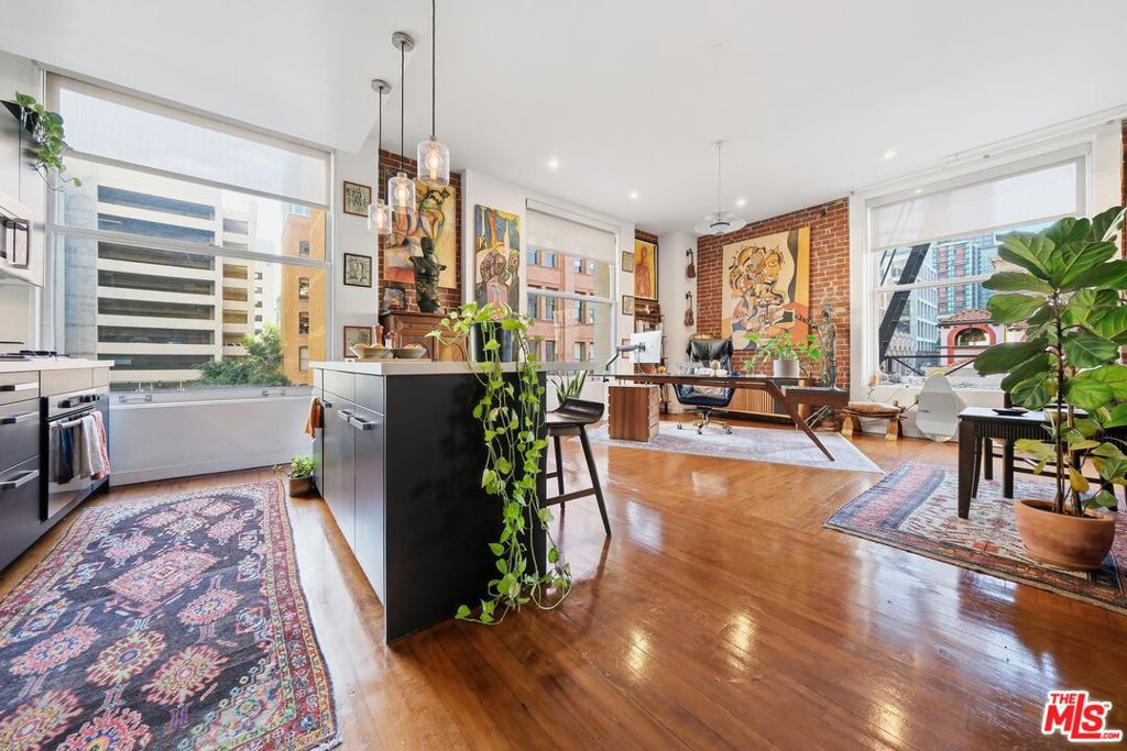257 S Spring Street 2M