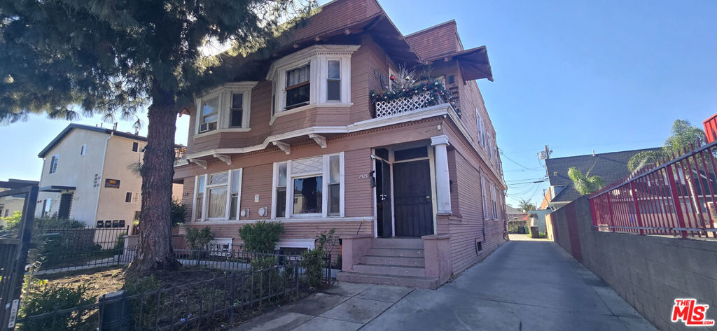 1315 S Westmoreland Avenue
