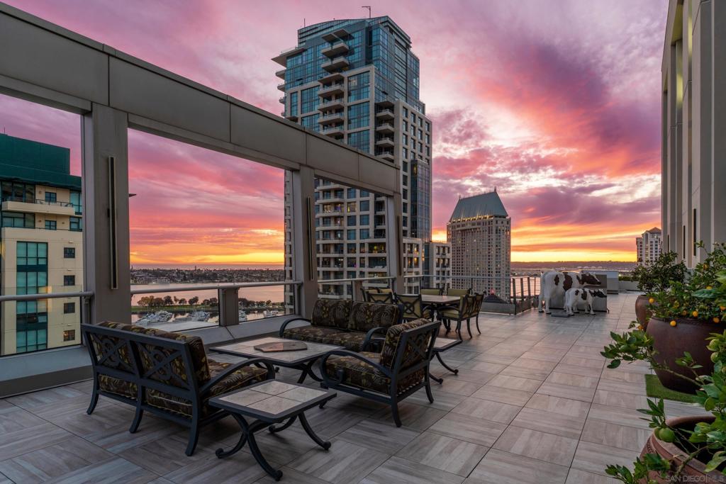 645 Front St 2204