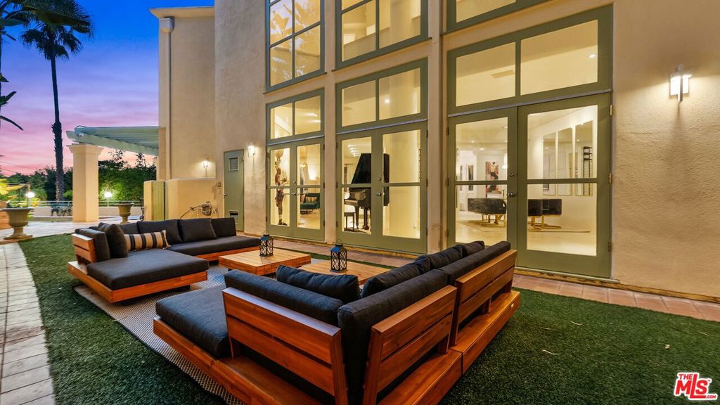 1368 Doheny Place