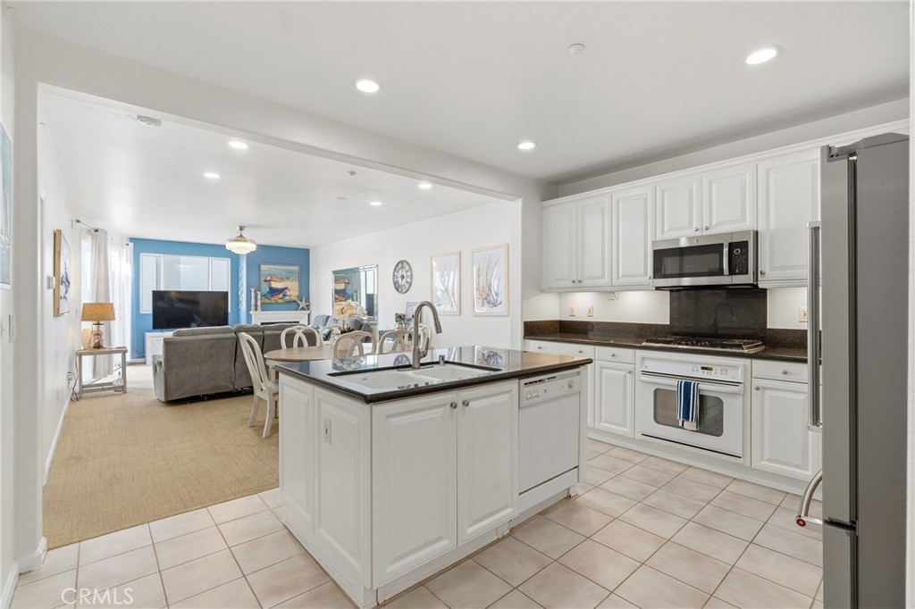 1400 E Ocean Boulevard 2403