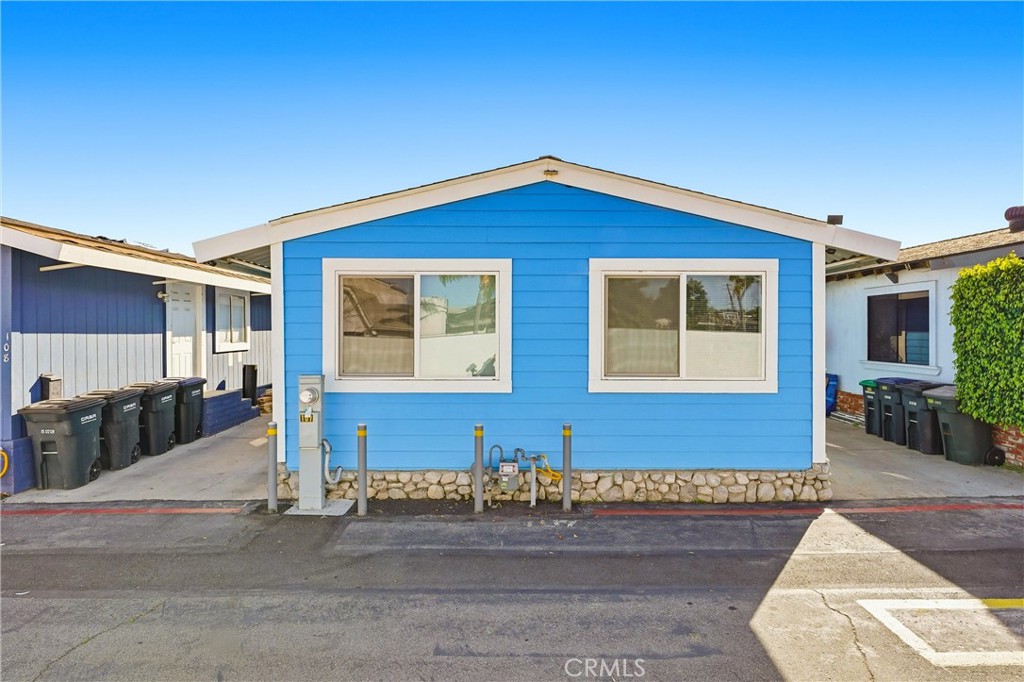 327 W Wilson 107