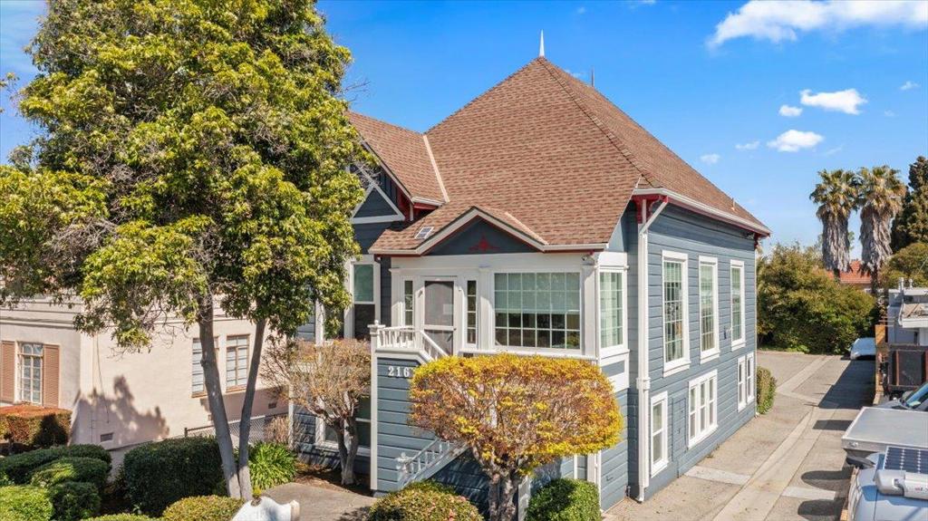 216 N San Mateo Drive