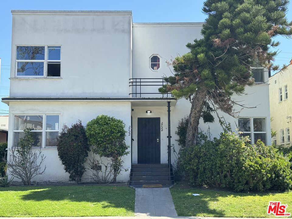 2722 W 43rd Place