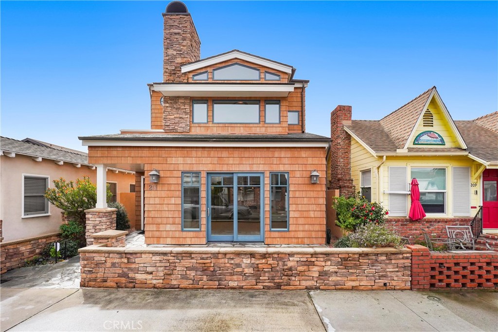 211 E Bay