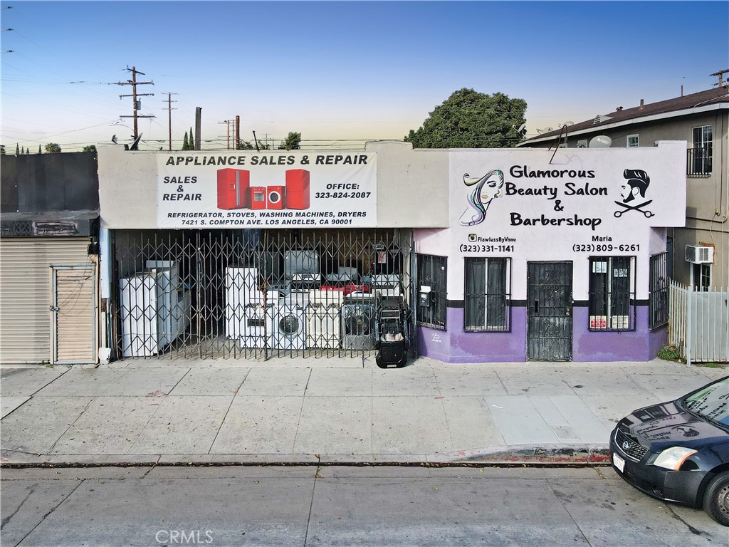 7421 Compton