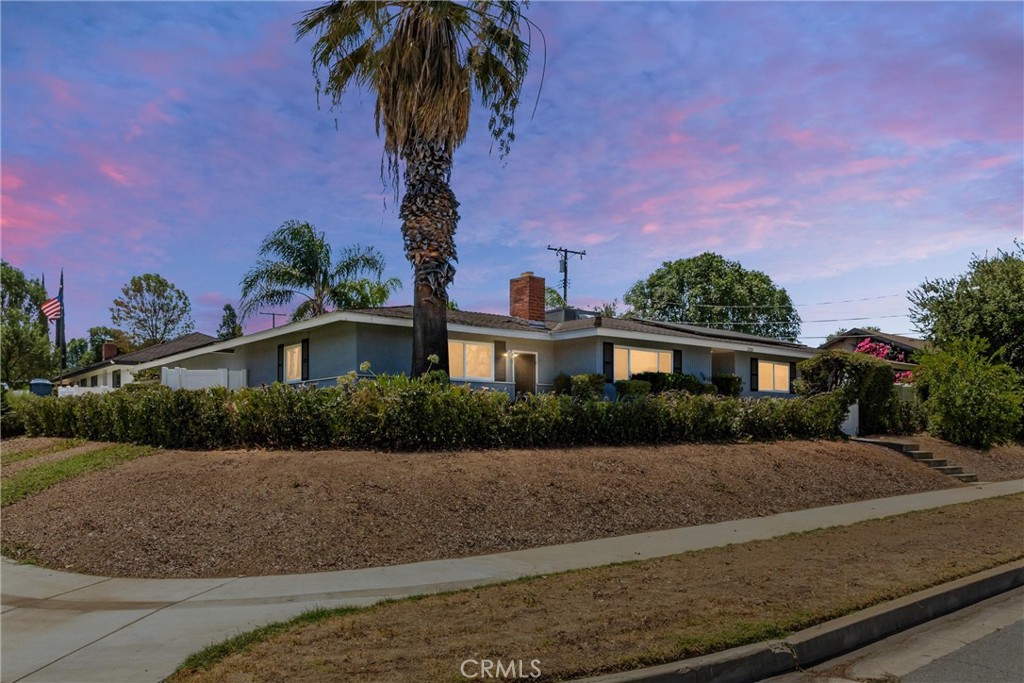 1235 W Cypress
