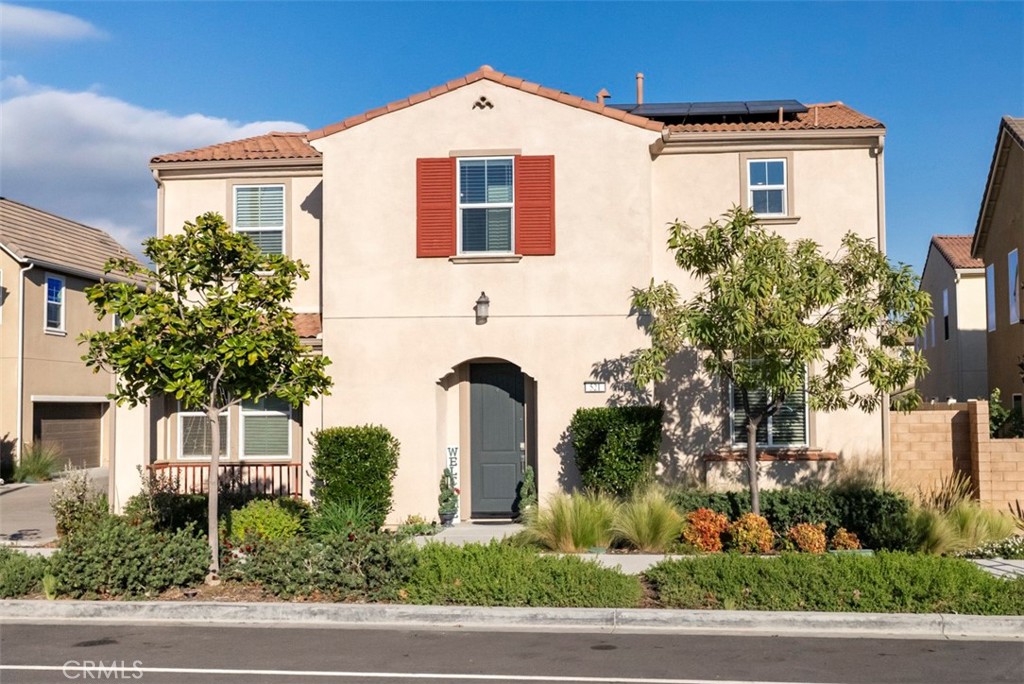 521 N Santa Paula