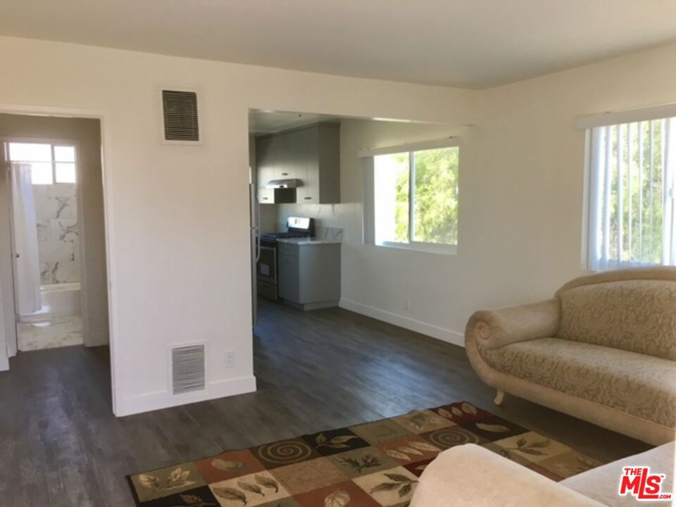 1353 W 36th Place 3