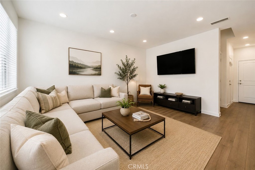 3934 Lavine 108