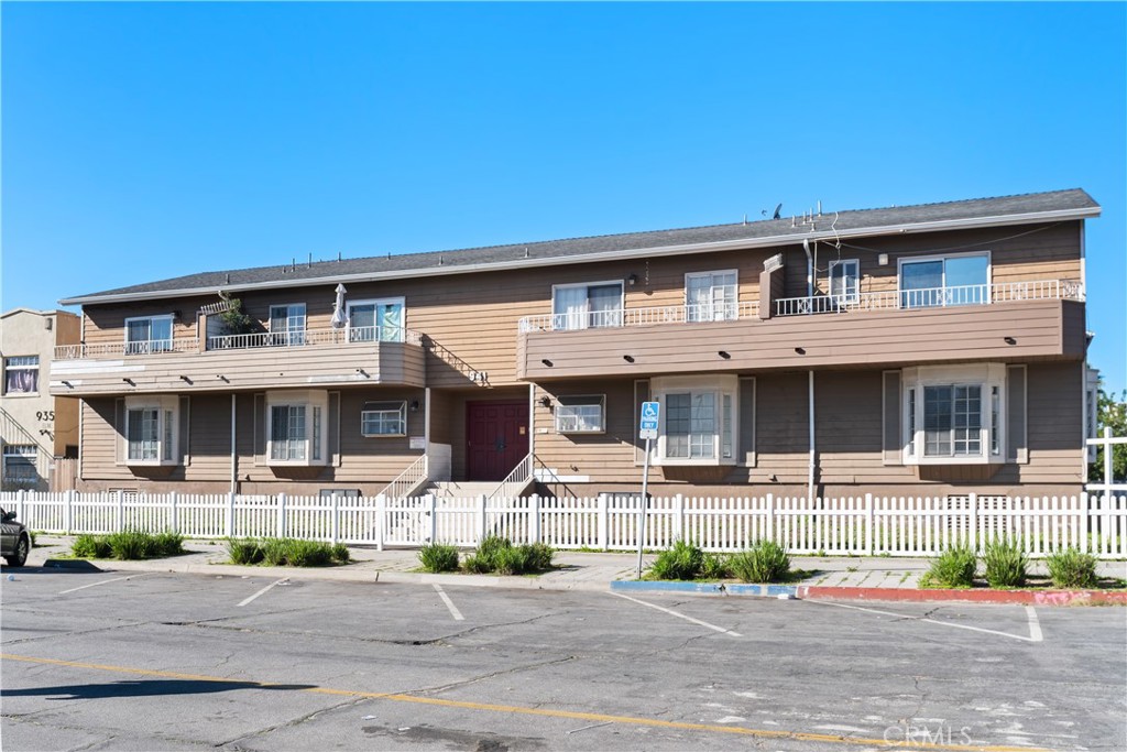 941 Elm 16