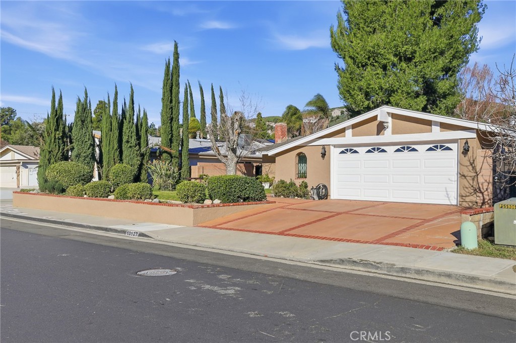 18927 Claycrest