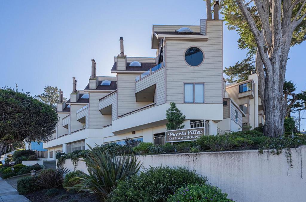 585 Hawthorne Street 103