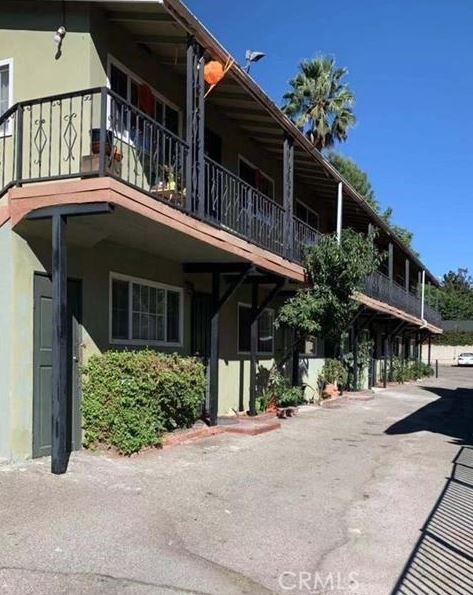 253 E Villa Street 6