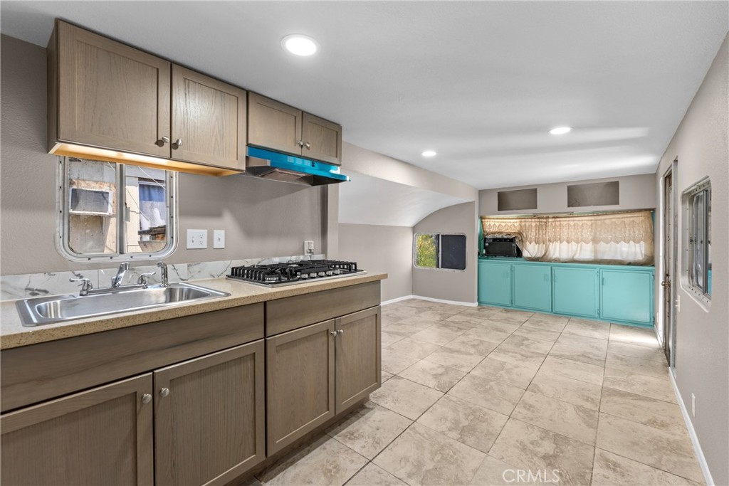 775 E Foothill 14