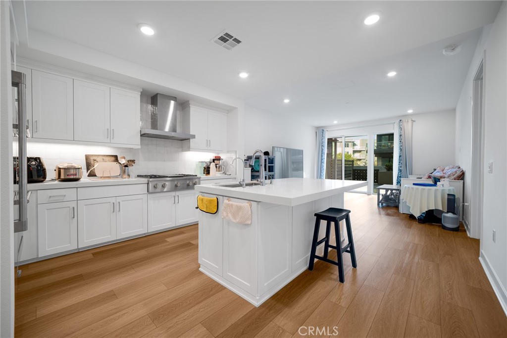 2202 Rivington