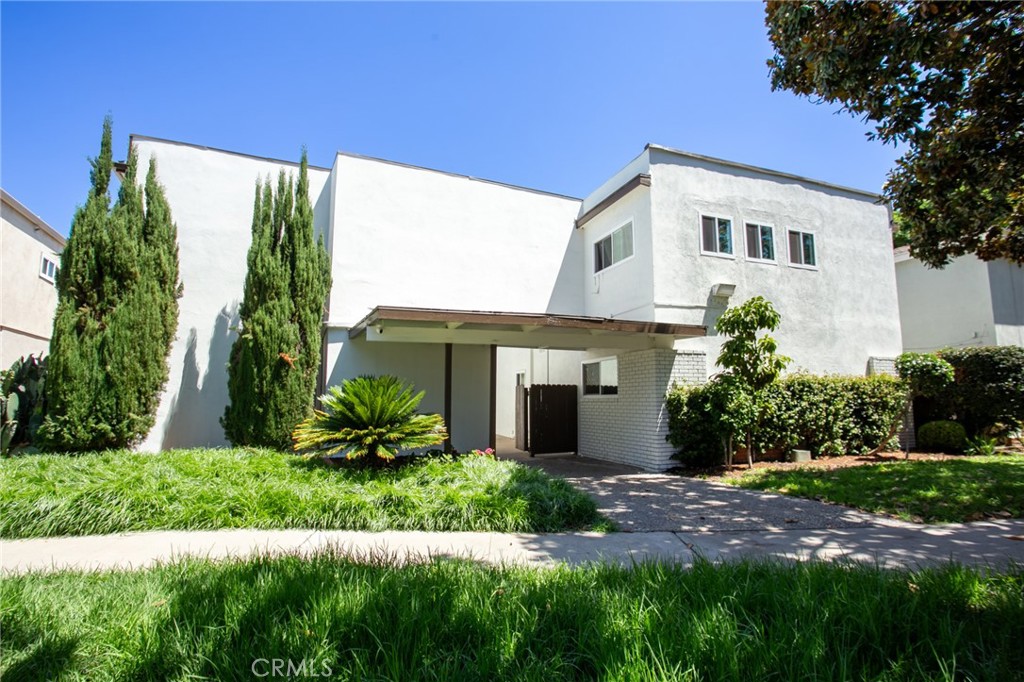 705 E Santa Fe Avenue