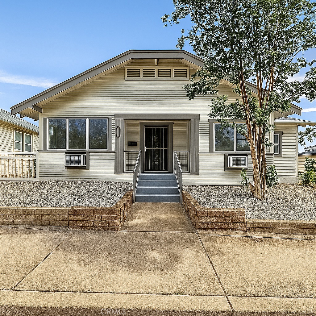 401 W Graham