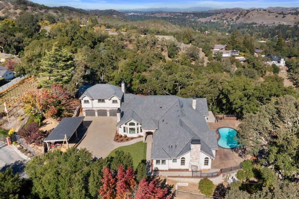 700 Clipper Hill