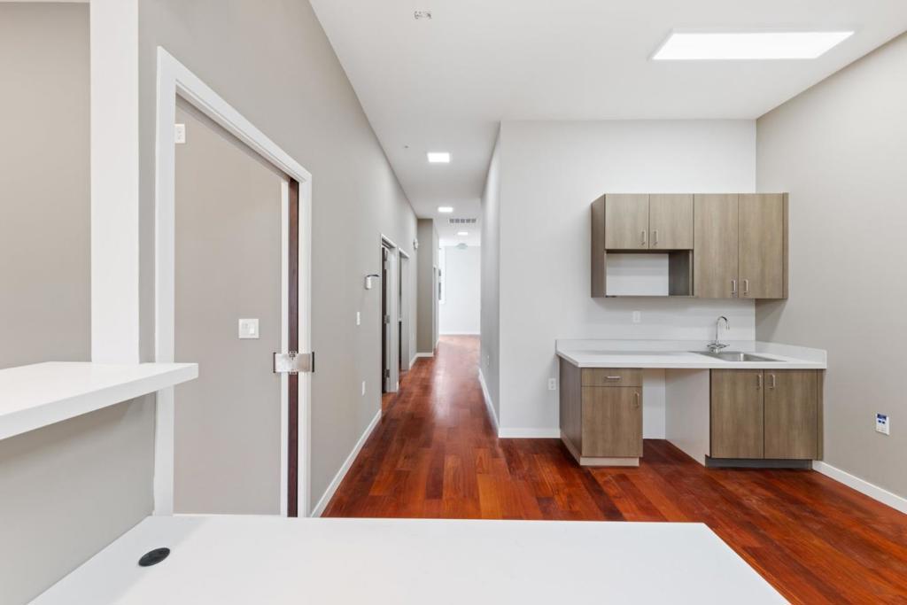 420 Peninsula Avenue 2