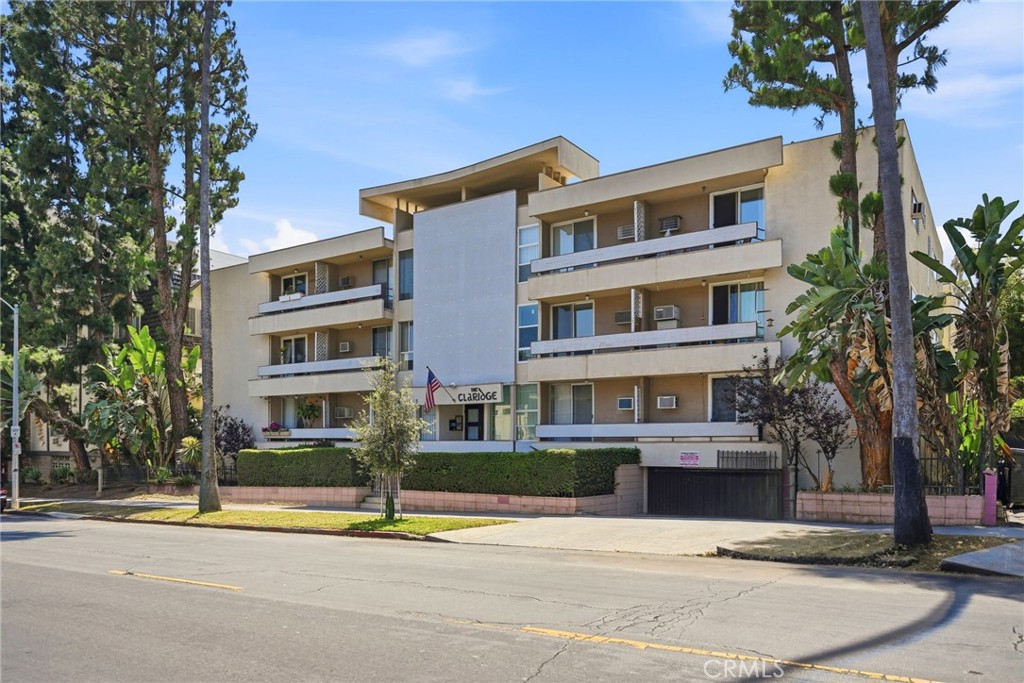 425 S Kenmore 206