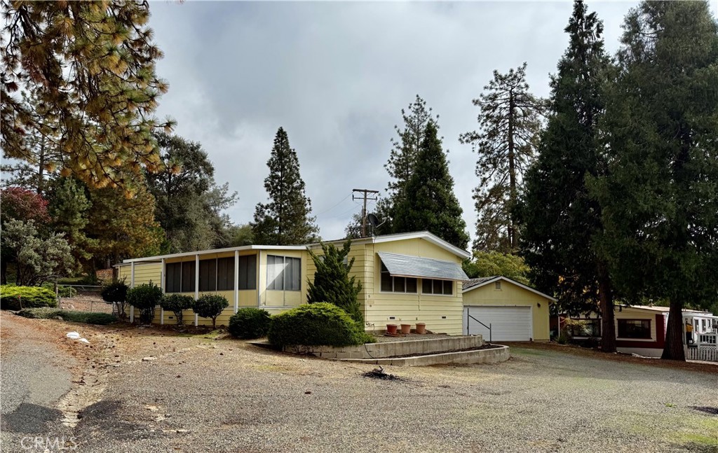 4878 Leonard 11