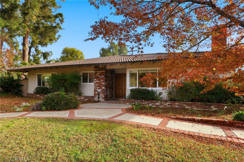 1736 Sumner