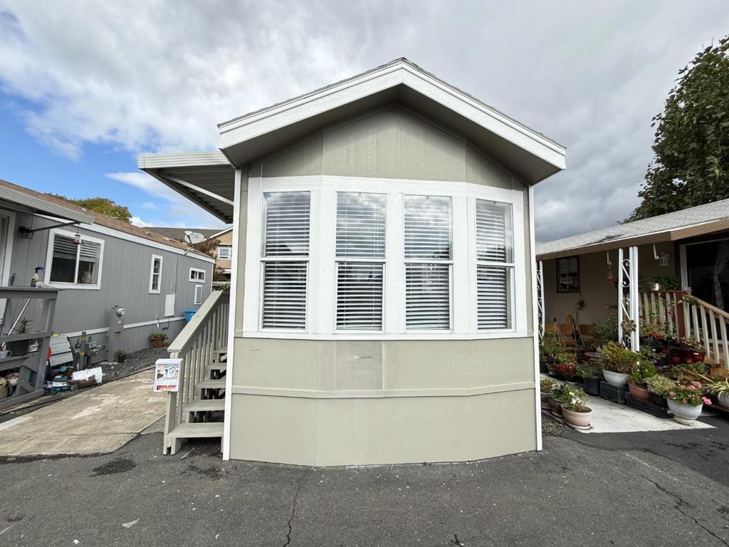 111 El Crystal Drive 111