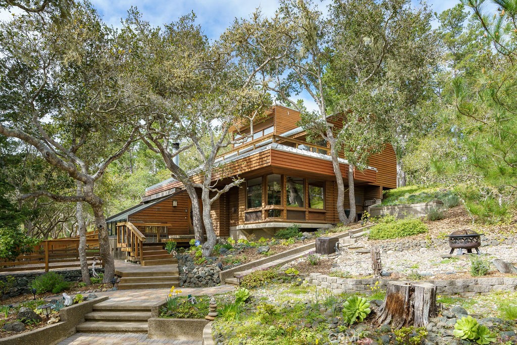 1021 Hillcrest