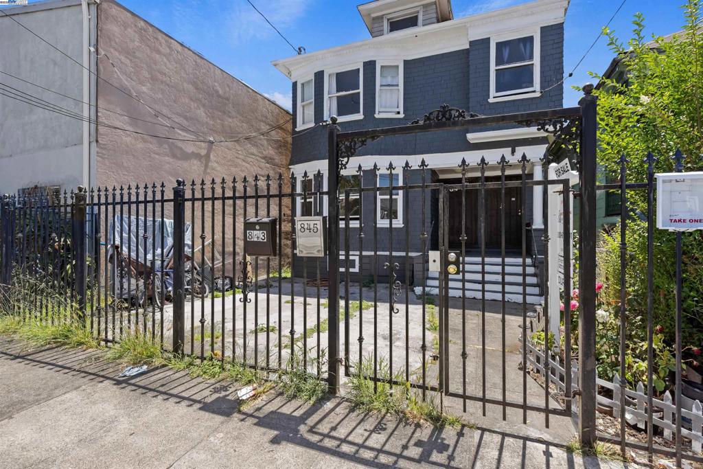 845 Isabella Street