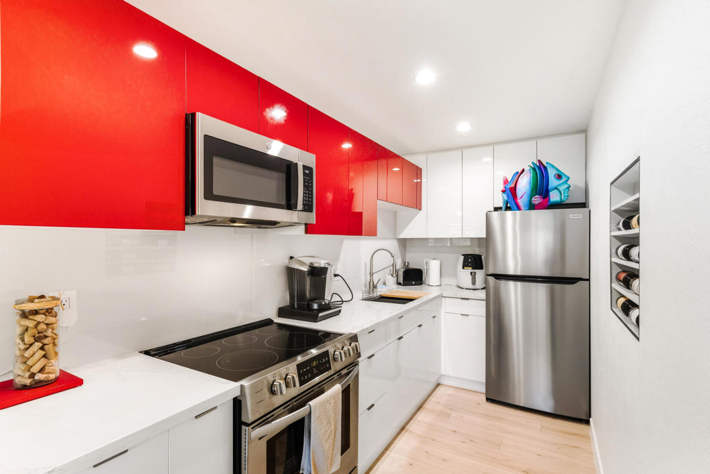 2812 N Auburn Court F201