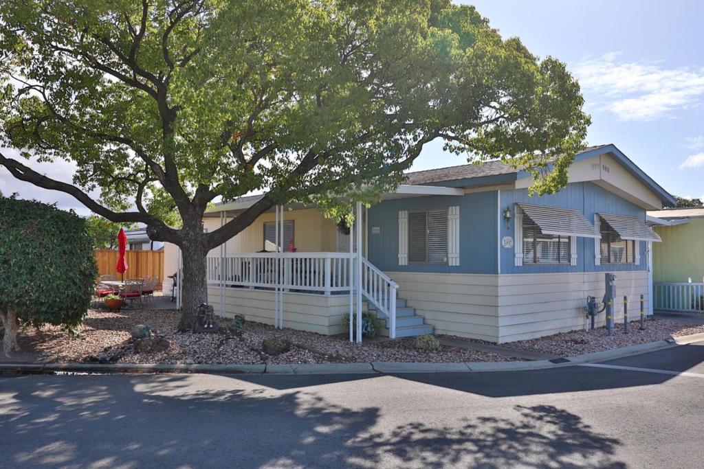 275 Burnett Ave 148